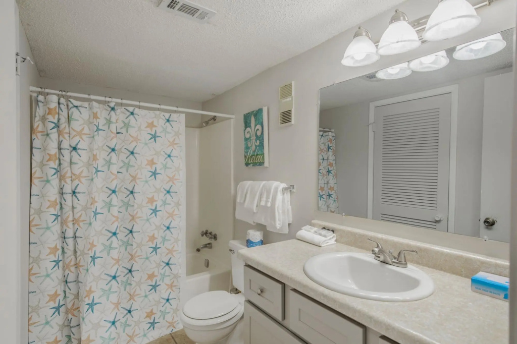 Amazing condo on the whites sands of Gulf Shores with outdoor pool