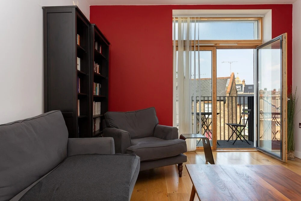 2 Bedroom Apartment in West Hampstead With Balcony