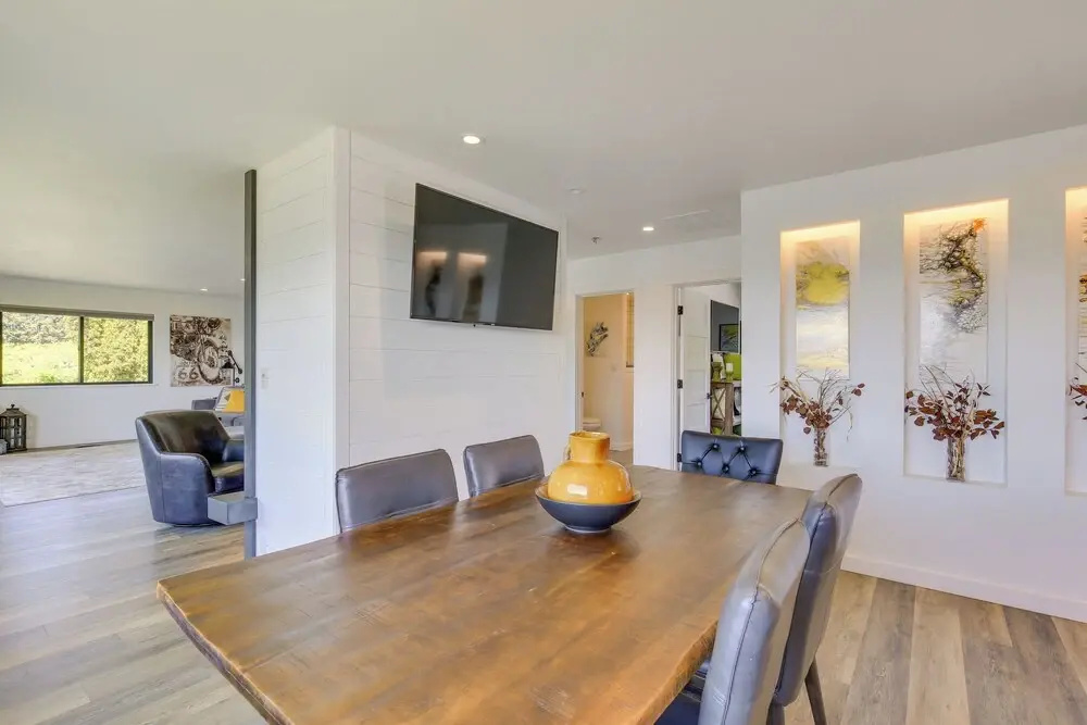 Mt Hood Views: Modern Underwood Home w/ Deck!