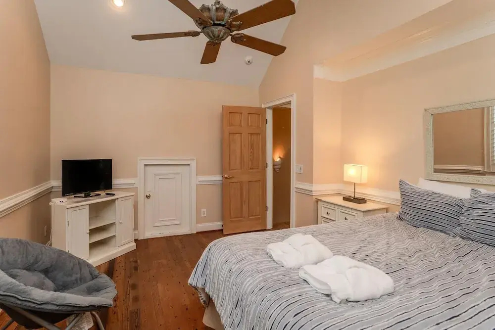 18 Fiddlers Cove Dr - 5 Bed/4 Bath w/ Resort Access & Golf Cart!