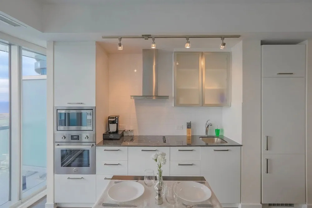 Noel Suites - York and Simcoe