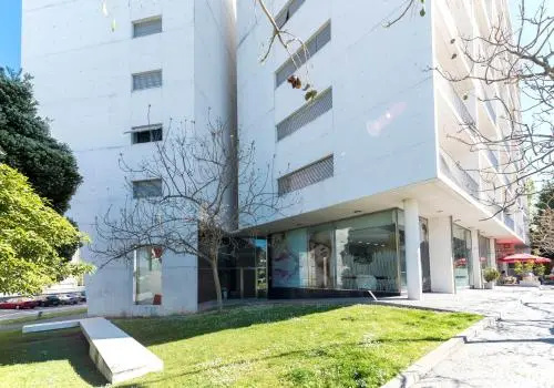 LovelyStay - Casas Brancas - Modern Apartment with Balcony & free private parking