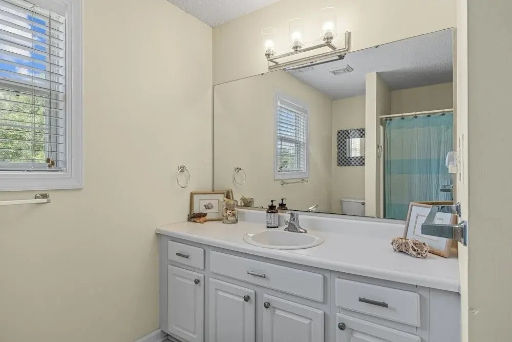 High Tider 3 Bedroom Home by RedAwning