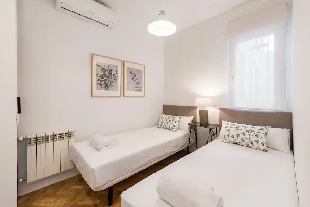 4pax. With 2 Bds. & 2 Bathrooms Next to Atocha Train Station
