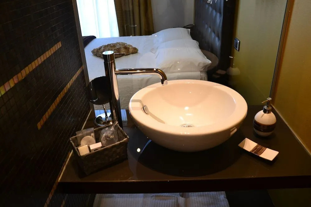 Hotel In - Lounge Room
