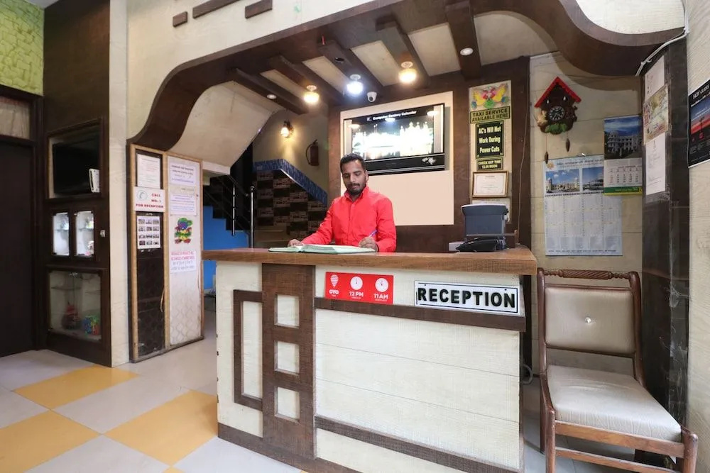 OYO 30100 Lucky Guest House