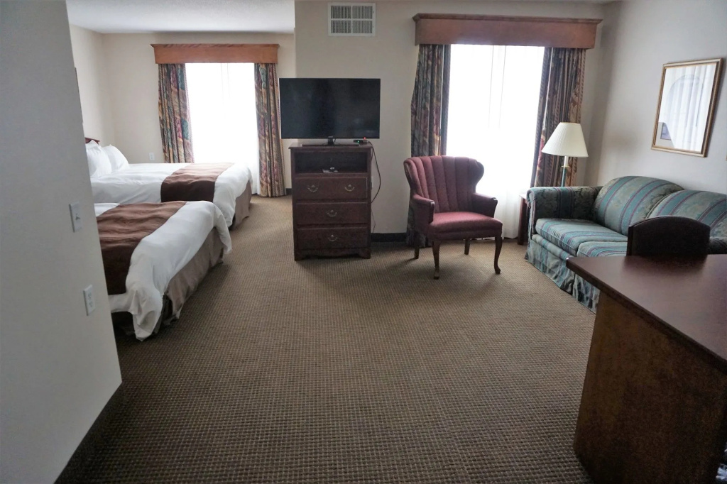 River Hills Hotel