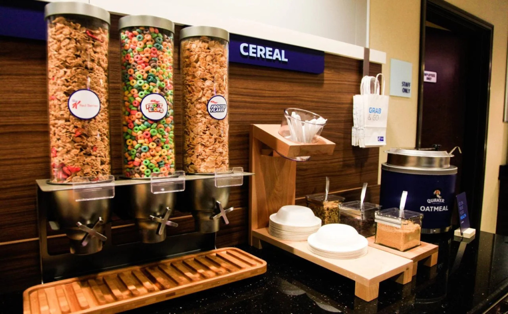 Holiday Inn Express & Suites Cumberland - La Vale by IHG