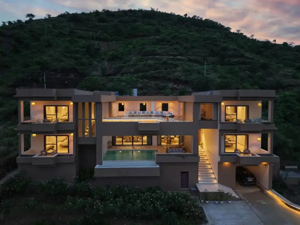 SaffronStays Aurum Villa, Moringa Valley - 3BR hilltop villa with Aravalli views, bonfire & trails near Lake Pichola