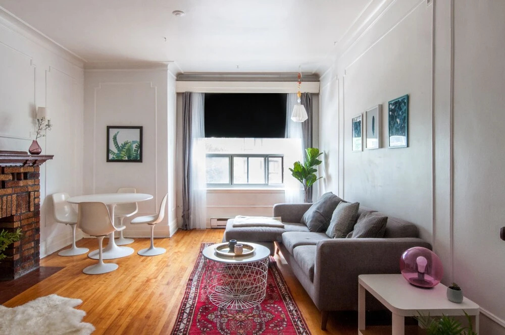 Artsy 3BR in Monkland Village by Host Kick