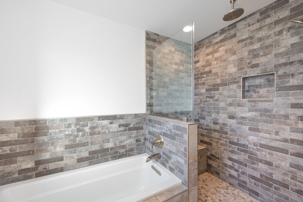 Of Wine & Gods - Hot Tub, Bbq And Fire Pit! 3 Bedroom Home by RedAwning