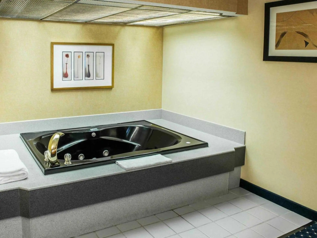Quality Inn & Suites Goshen Area
