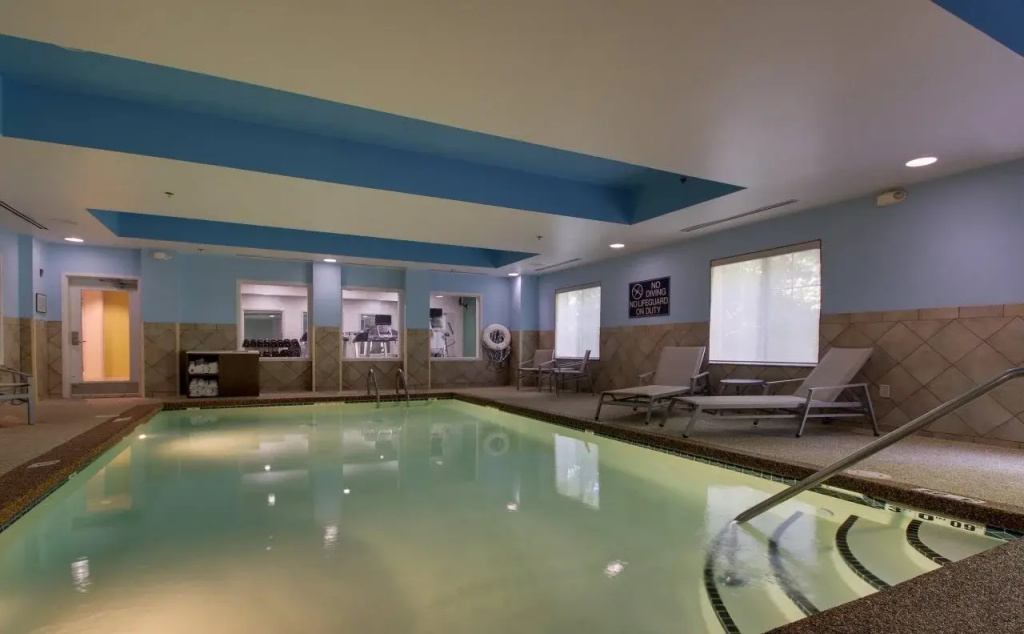 Holiday Inn Express Hotel & Suites Middleboro Raynham by IHG