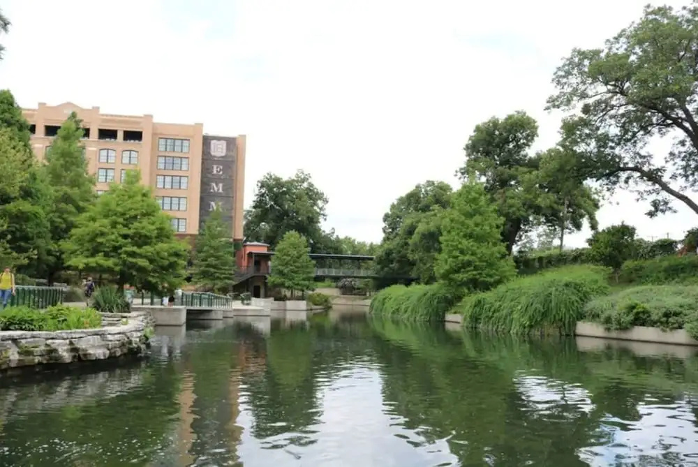 Step Into Comfort in This 3BR 2BA Downtown Retreat