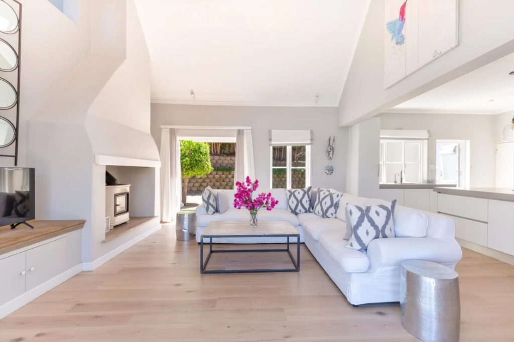 Sublime Five bed Property in Glorious Setting