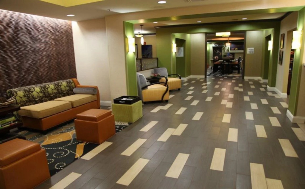 Holiday Inn Express & Suites - Huntsville Airport by IHG