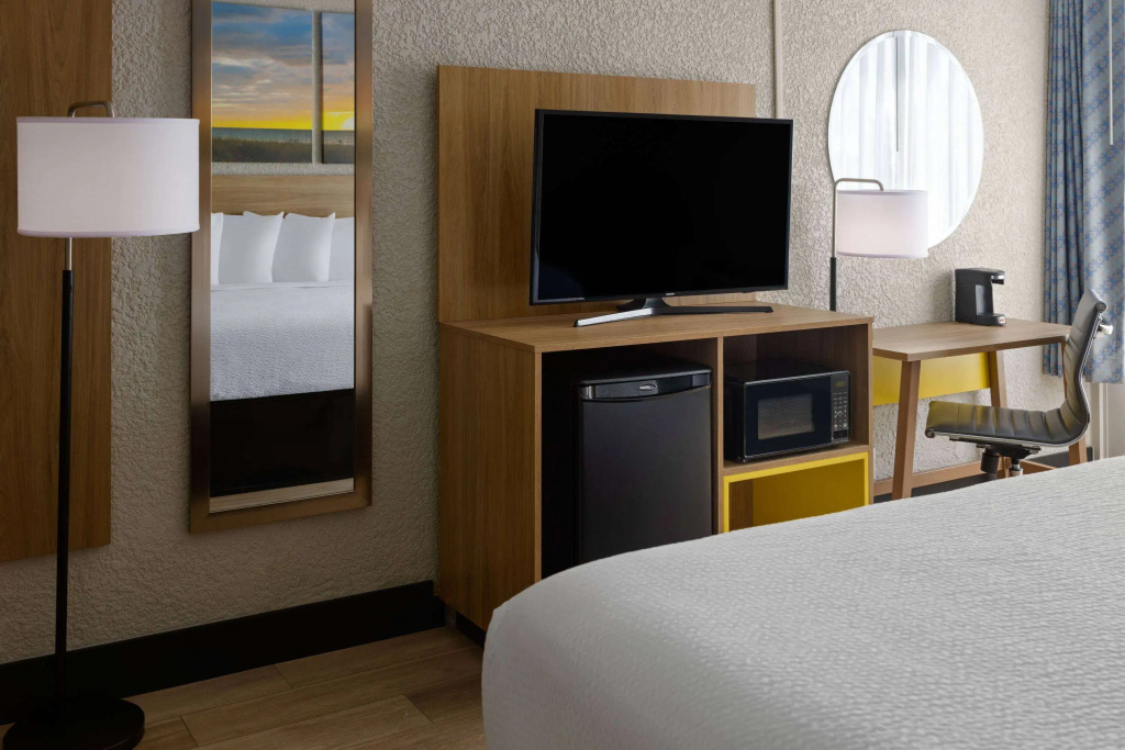Days Inn & Suites by Wyndham Fort Pierce Midtown