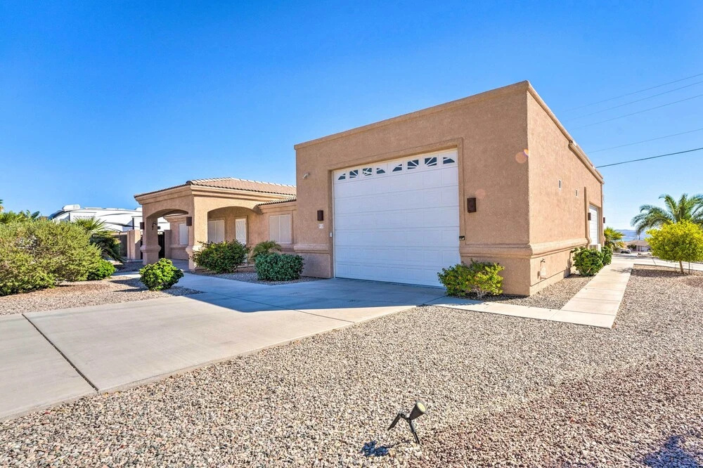 Lake Havasu City Escape: Patio, Pool + Grill!
