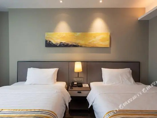 Home Inn Plus (Shaoxing East Railway Station Fengshan South Station)