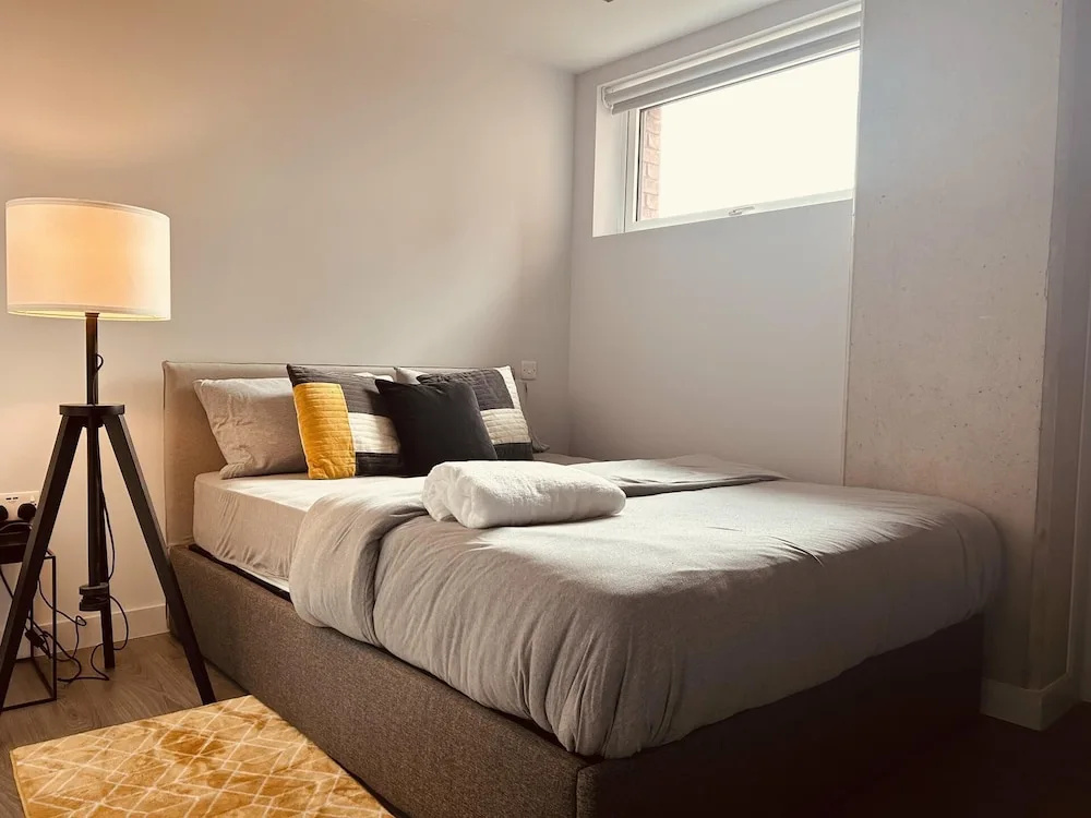 Captivating 2-bed Skyview Apartment in Leeds
