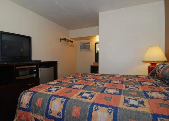 Rodeway Inn & Suites