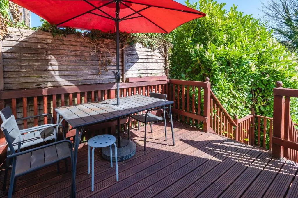 Large Contractor House in Great Location with FREE Parking - Staycation welcome by ComfyWorkers