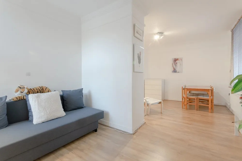 2 Bedroom Apartment in Wapping