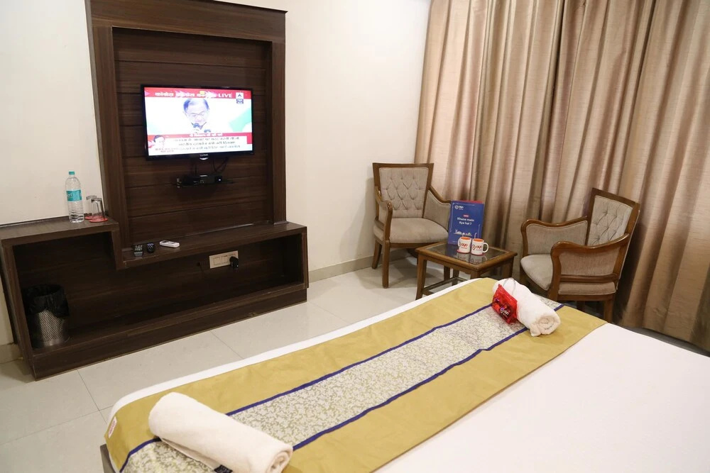 OYO 1344 Hotel Waves