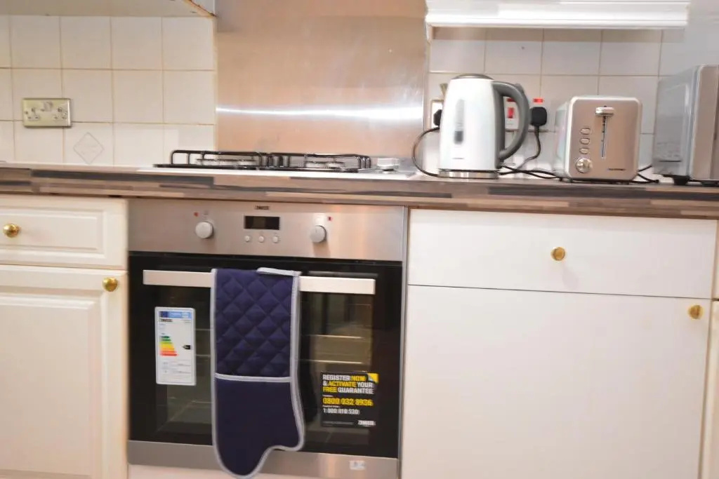 London Luxury 5 Bedroom House 2 min walk to the Tube Station