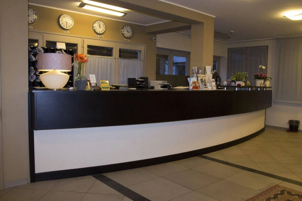 Parini Hotel