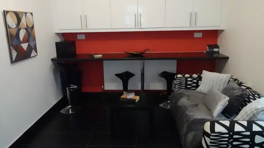Private Rooms-Private Bathrooms-Near Airport- CABIN CREW paradise