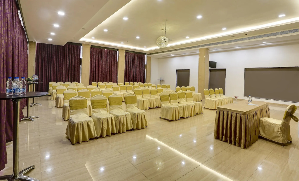 Golden Chariot Vasai Hotel