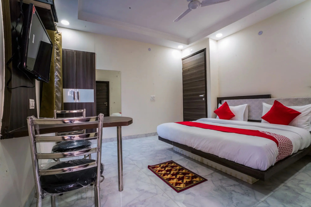 OYO 23299 Hotel Royal Orbit
