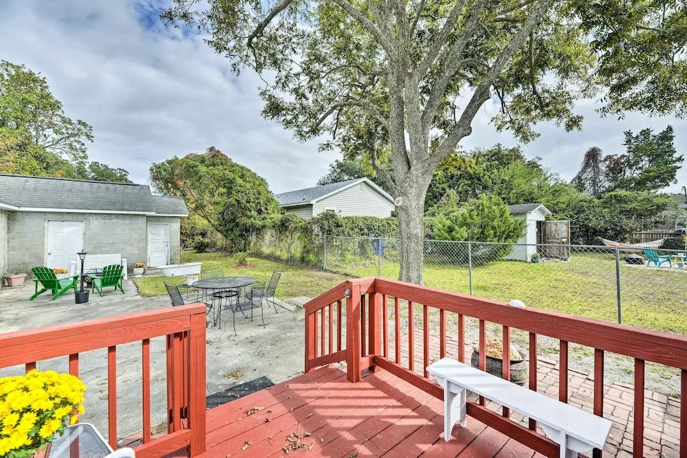 Charming Beaufort Getaway: Walk to the Waterfront!