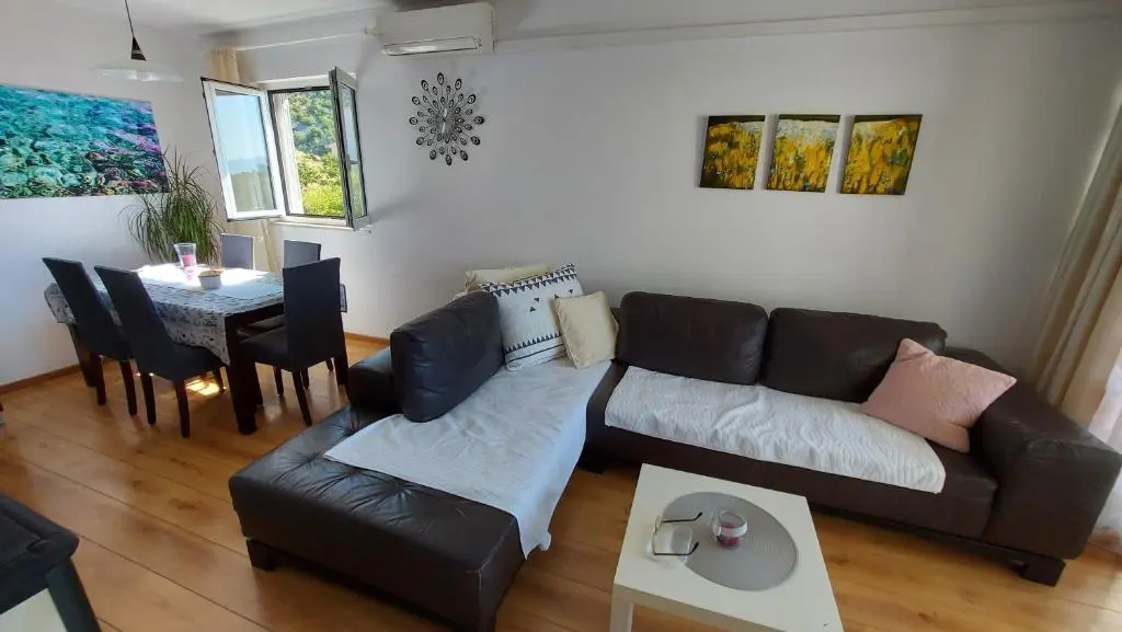 Apartment Mira