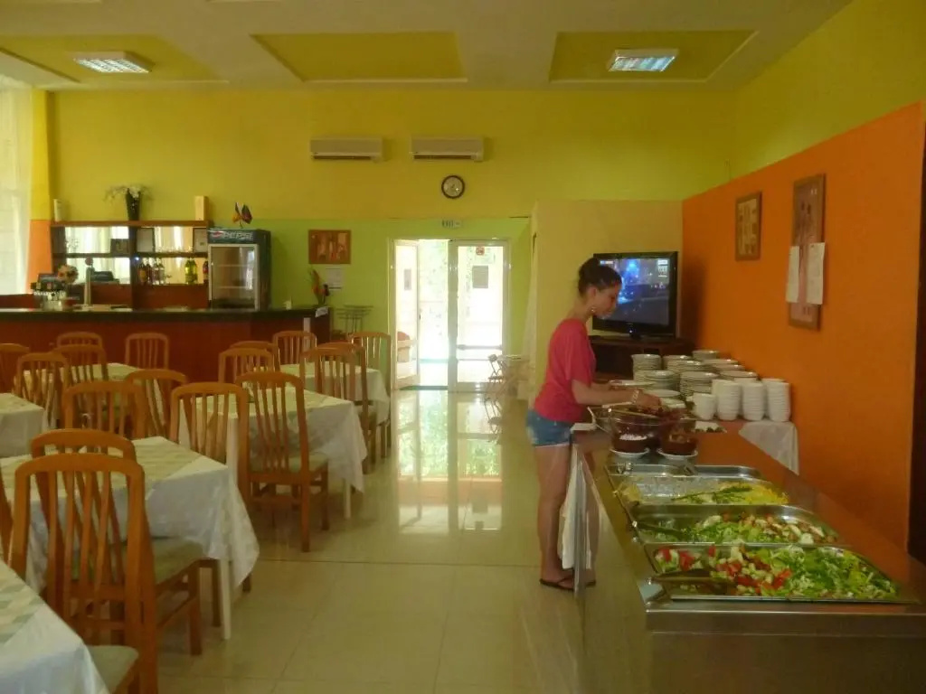 Ahilea Hotel - Free Pool Access