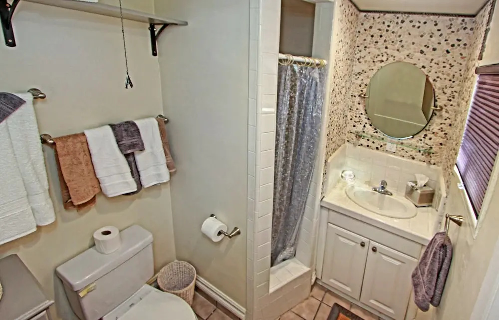3909 Marcus Ave Shie1 4 Bedroom Duplex