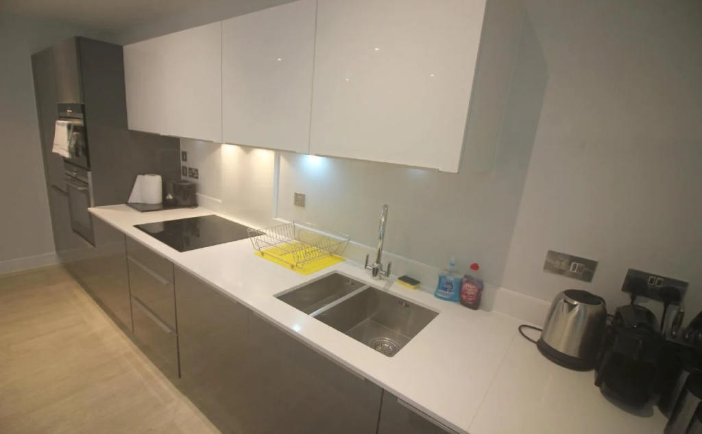 The Station Suite (Peymans)