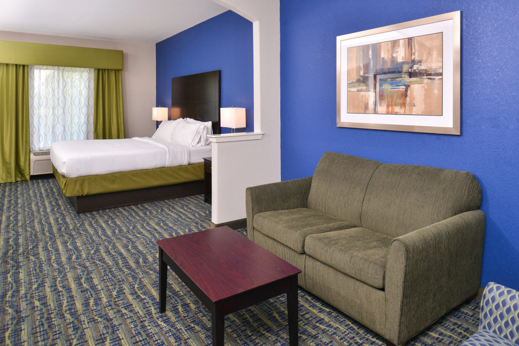 Holiday Inn Express Hotel & Suites San Antonio by IHG