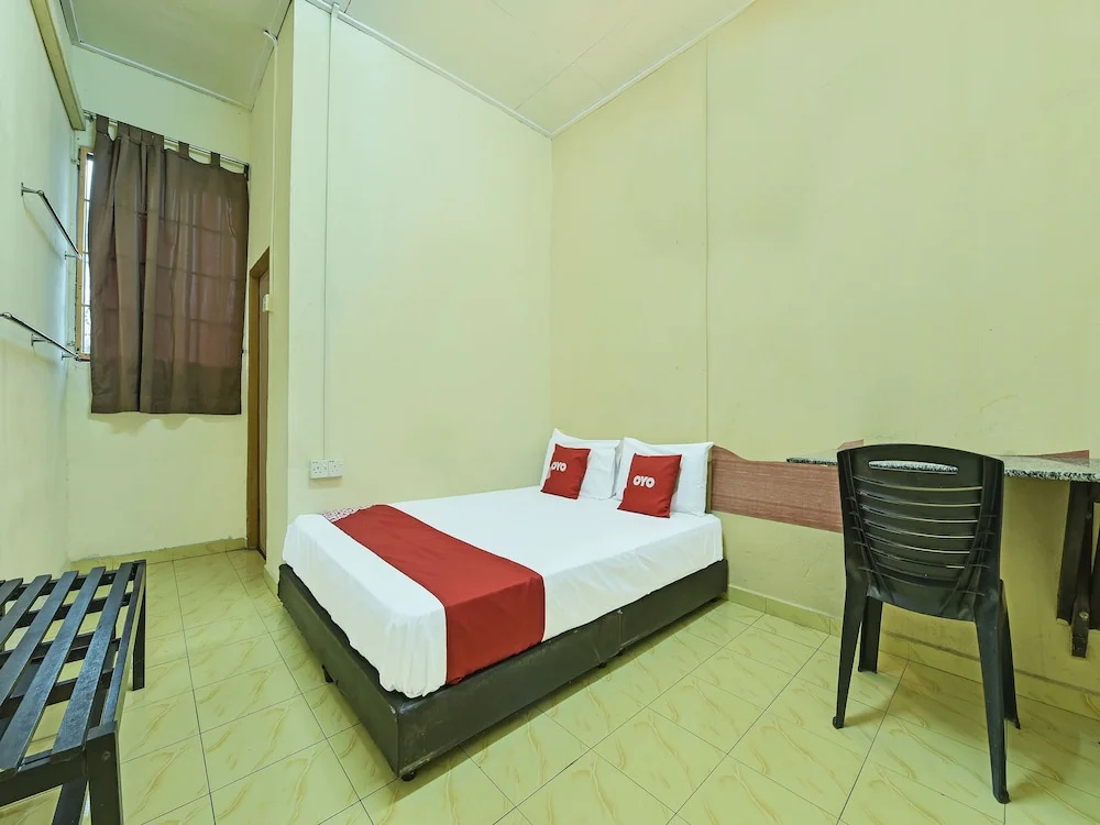 OYO 90702 Empire Inn 1