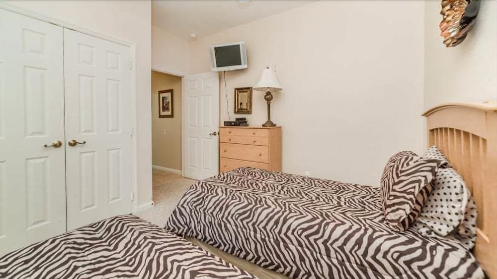 2300 Butterfly Palm Way 204