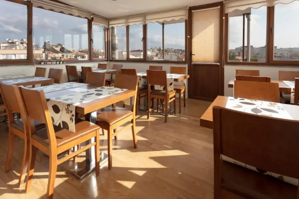 Hotel Peli̇t