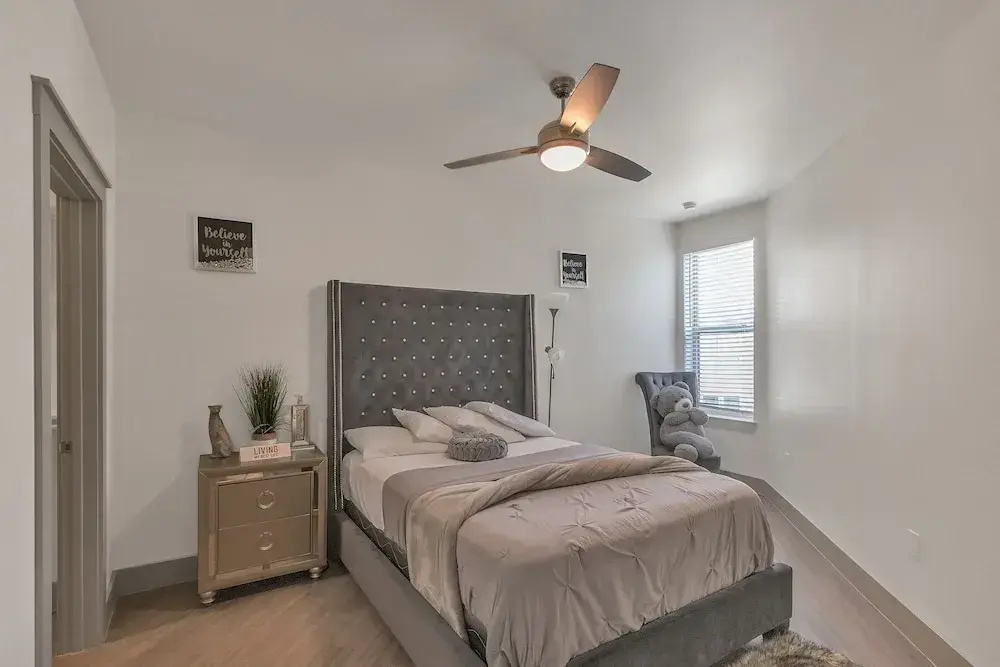 Location! Location! Cozy & Luxe 1 Bedroom Apts by Redawning