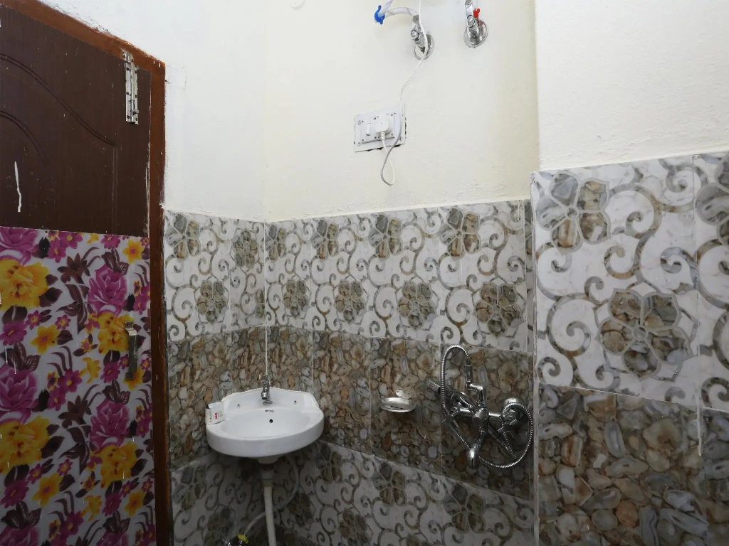 OYO Flagship 28382 Nautiyal Home Stay