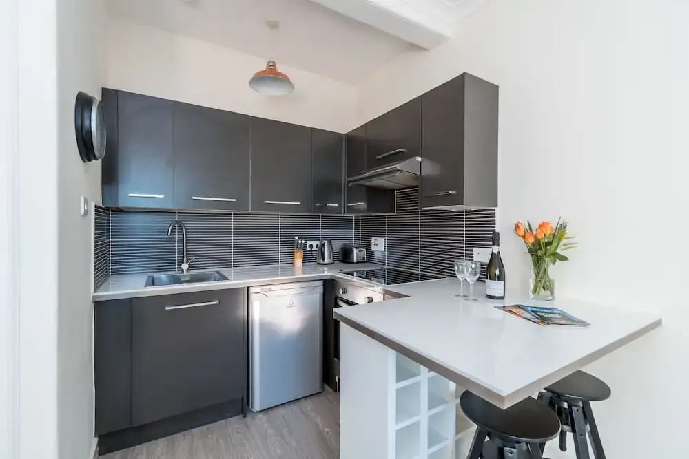 Silver Lining Charming Meadowbank Flat