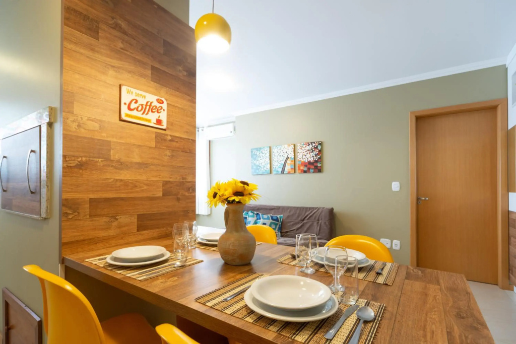 GRAMADO SOLAR REAL - 2 apts de 2 quartos no mesmo prédio, cada um comporta até 7 pessoas - IDEAL PARA GRUPOS - central - IDEAL PARA ANDAR A PÉ - nesta plataforma desde janeiro de 2015, oferecemos CREDIBILIDADE - seu PET é bem-vindo - GARAGEM COBERTA