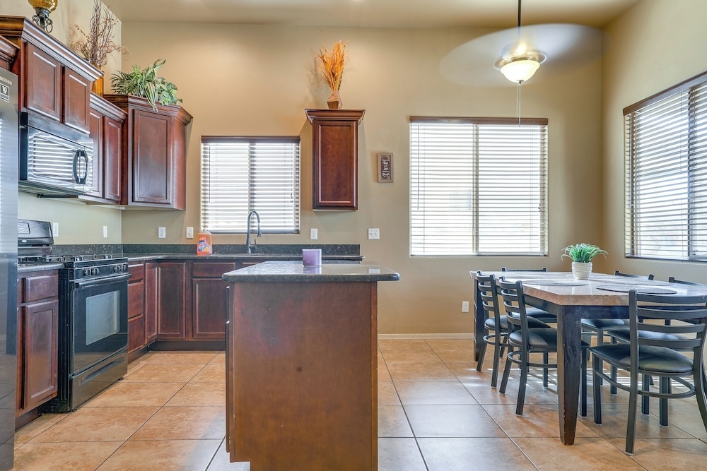 Pet-friendly Getaway w/ Mtn Views in Las Cruces