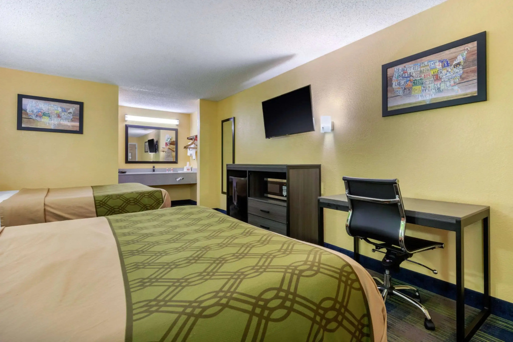 Econo Lodge Nashville near Percy Priest Lake