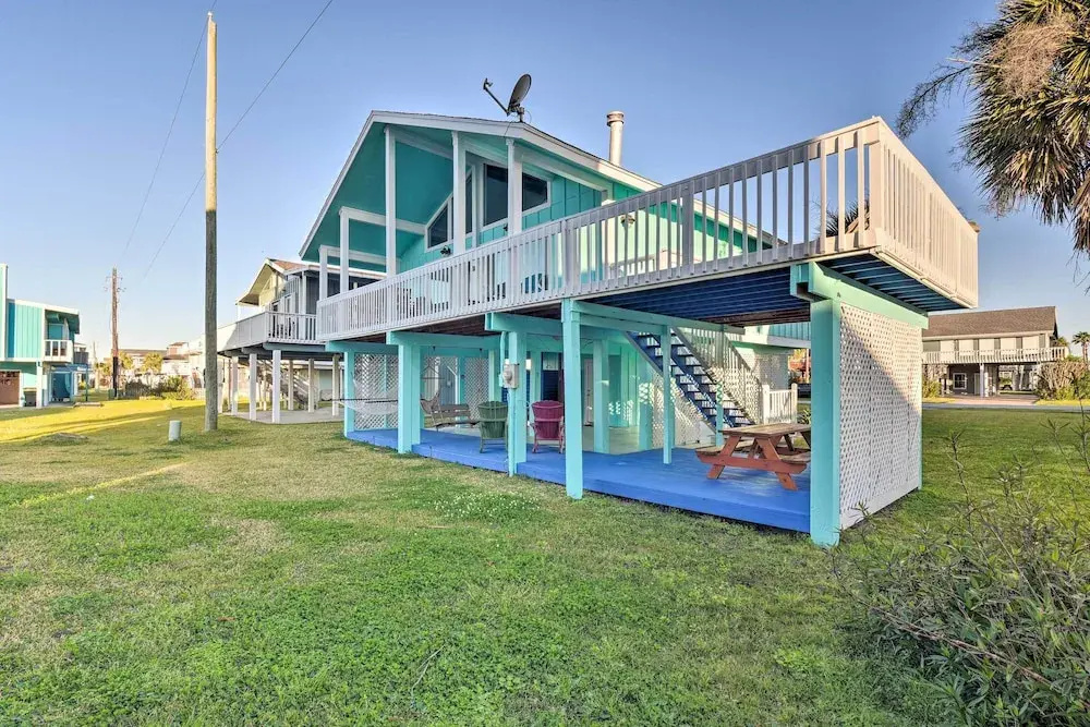 Cozy Galveston Beach House - Walk to the Gulf!