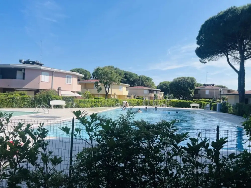 Apartment With Garden and Swimming Pool Access